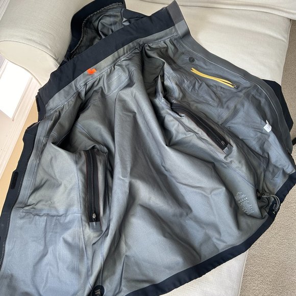 Merrell Goretex Pro Shell Jacket - Picture 15 of 15